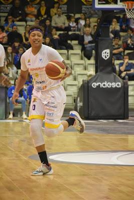 Galería de clics del Valencia Basket-CB Clarinos (cuartos de final de la Copa de la Reina de Salamanca)