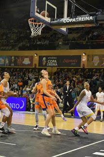 Galería de clics del Valencia Basket-CB Clarinos (cuartos de final de la Copa de la Reina de Salamanca)