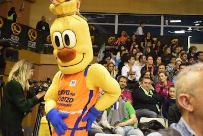 Galería de clics del Valencia Basket-CB Clarinos (cuartos de final de la Copa de la Reina de Salamanca)