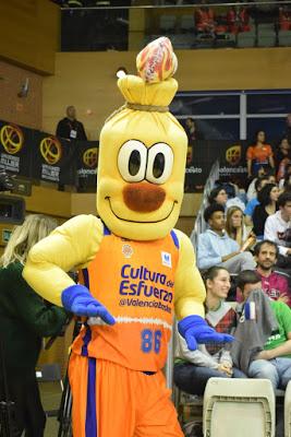 Galería de clics del Valencia Basket-CB Clarinos (cuartos de final de la Copa de la Reina de Salamanca)