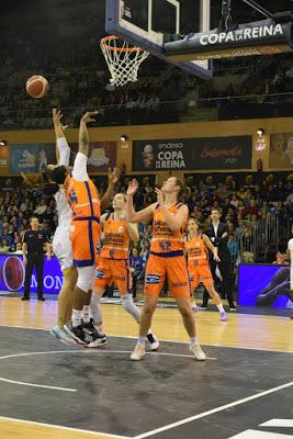 Galería de clics del Valencia Basket-CB Clarinos (cuartos de final de la Copa de la Reina de Salamanca)