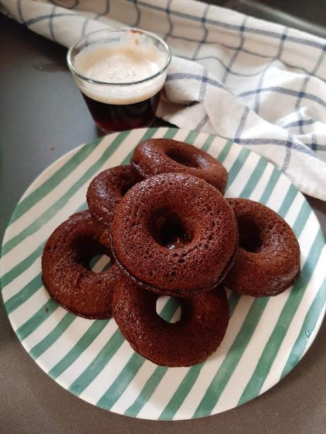 DONUTS DE CALABACÍN Y ALGARROBA O CACAO DONUTS DE CALABACÍN Y ALGARROBA O CACAO