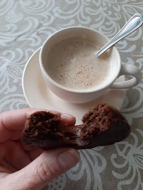 DONUTS DE CALABACÍN Y ALGARROBA O CACAO DONUTS DE CALABACÍN Y ALGARROBA O CACAO