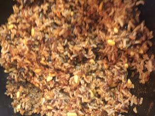 ESCALOPINES EN REDUCCIÓN DE BALSAMICO Y ARROZ SALVAJE CON FRUTOS SECOS