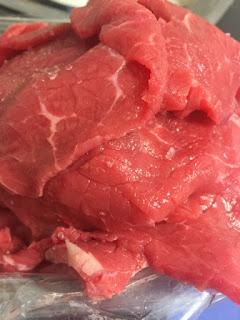 ESCALOPINES EN REDUCCIÓN DE BALSAMICO Y ARROZ SALVAJE CON FRUTOS SECOS