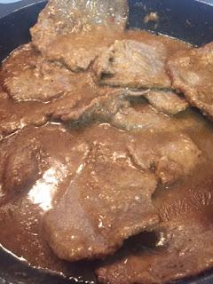 ESCALOPINES EN REDUCCIÓN DE BALSAMICO Y ARROZ SALVAJE CON FRUTOS SECOS