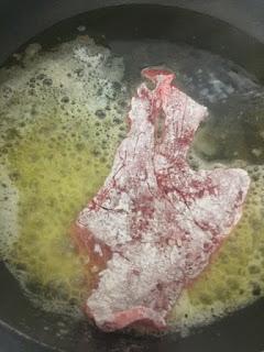 ESCALOPINES EN REDUCCIÓN DE BALSAMICO Y ARROZ SALVAJE CON FRUTOS SECOS