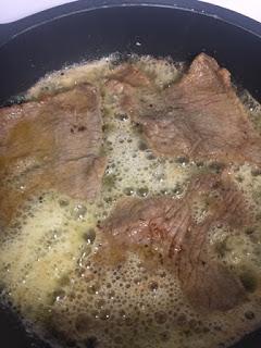 ESCALOPINES EN REDUCCIÓN DE BALSAMICO Y ARROZ SALVAJE CON FRUTOS SECOS