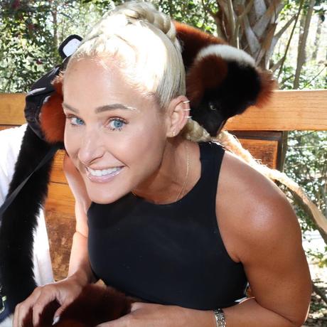 Fotos de The undertaker y su esposa Michelle McCool con felinos