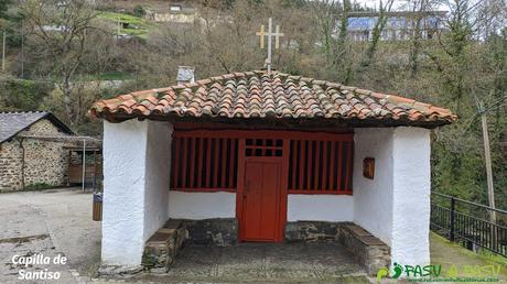 Exterior de la Capilla de Santiso, Cangas del Narcea
