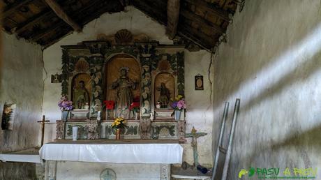 Interior de la Capilla de San Antonio de Pando, Cangas del Narcea