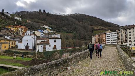 Puente Romano y Capilla del Carmen en Cangas del Narcea