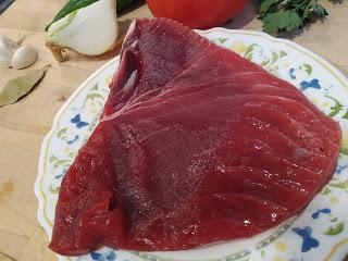 ATÚN EN SALSA DE TOMATE CON HUEVO FRITO AL ESTILO DE ABRAHAM GARROTE ATÚN EN SALSA DE TOMATE CON HUEVO FRITO AL ESTILO DE ABRAHAM GARROTE