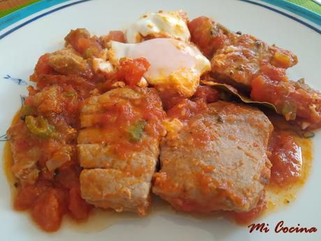 ATÚN EN SALSA DE TOMATE CON HUEVO FRITO AL ESTILO DE ABRAHAM GARROTE