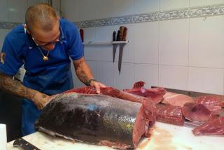 ATÚN EN SALSA DE TOMATE CON HUEVO FRITO AL ESTILO DE ABRAHAM GARROTE