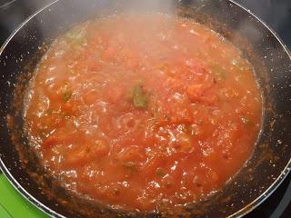 ATÚN EN SALSA DE TOMATE CON HUEVO FRITO AL ESTILO DE ABRAHAM GARROTE