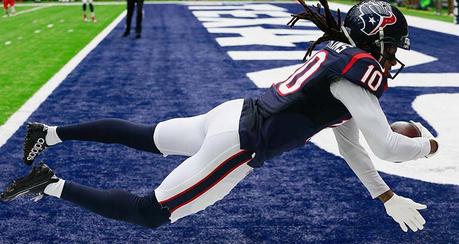 Los Texans cambian a DeAndre Hopkins por David Johnson y picks del Draft