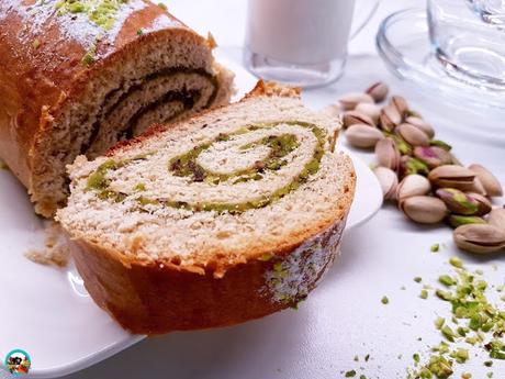 Pan relleno de pistachos