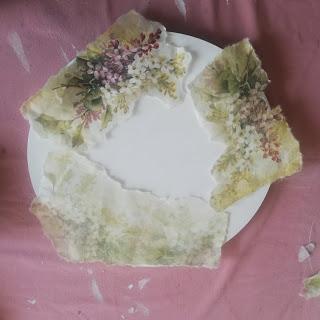 Mesita velador transformada con papel de arroz y pintura Mesita velador transformada con papel de arroz y pintura