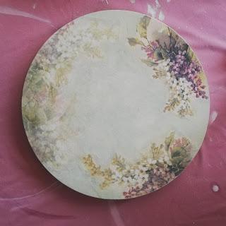 Mesita velador transformada con papel de arroz y pintura Mesita velador transformada con papel de arroz y pintura