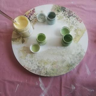 Mesita velador transformada con papel de arroz y pintura Mesita velador transformada con papel de arroz y pintura