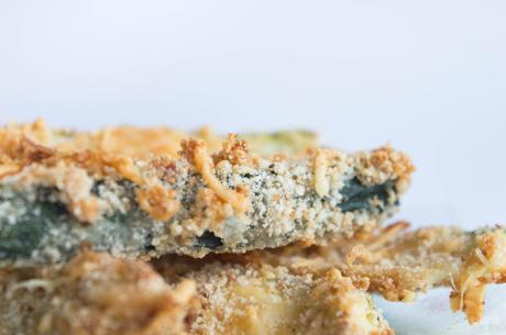 Crujientes de calabacín y queso parmesano