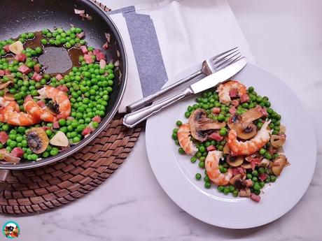 Guisantes salteados con langostinos