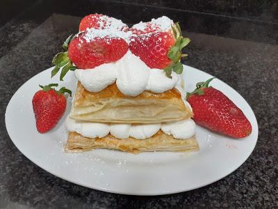 MIL HOJAS DE NATA CON FRESAS MIL HOJAS DE NATA CON FRESAS