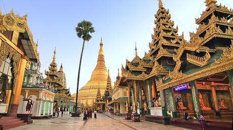 Yangon y sus colores opuestos Yangon y sus colores opuestos