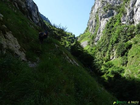 Subiendo por la Garganta de Rubó