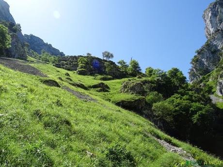 Saliendo de la Garganta de Rubó hacia la Canal Llastrosa