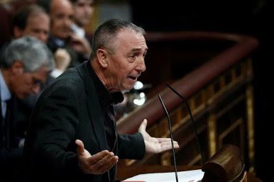 El rey hijo sacrifica al padre para intentar salvar la corona.