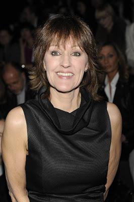 El rey hijo sacrifica al padre para intentar salvar la corona.