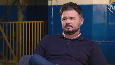 El rey hijo sacrifica al padre para intentar salvar la corona.