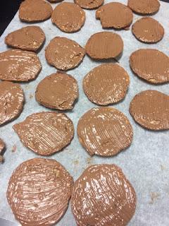 GALLETAS FINAS DE ALMENDRA Y CHOCOLATE