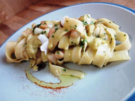 Pasta tagliatelle con sepia y garbanzos - Tagliatelle con crema di ceci e seppia - Cuttlefish with chickpeas 