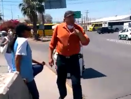 Video: Acusan a sujeto de golpear a menor porque su hermano estornudó