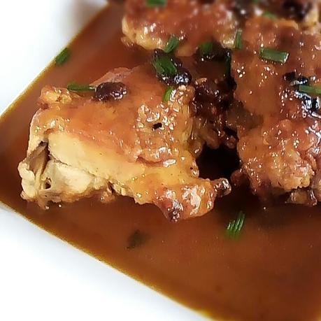 Pollo a la naranja y uva pasas - Pollo all'arancia e uva sultanina - Chicken in orange sauce Pollo a la naranja y uva pasas - Pollo all'arancia e uva sultanina - Chicken in orange sauce