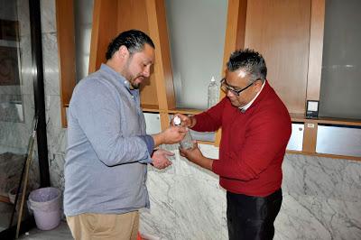 RECOMIENDA SALUD USO DE LA MANO NO DOMINANTE PARA PREVENIR EL CONTAGIO DE COVID-19