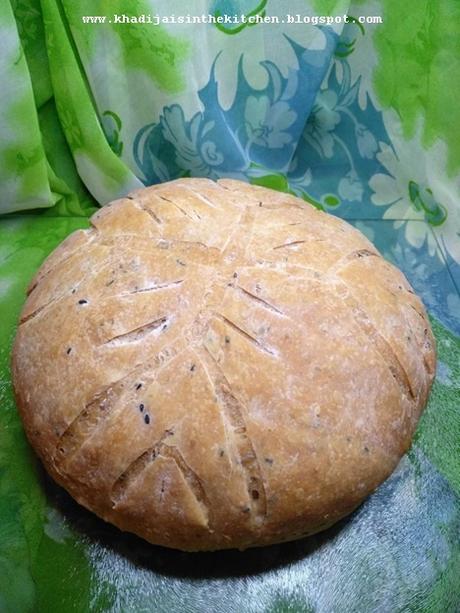 PAIN AUX GRAINES DE SÉSAME / SESAME SEED BREAD / PAN CON SEMILLAS DE SÉSAMO / خبز ببذورالسمسم