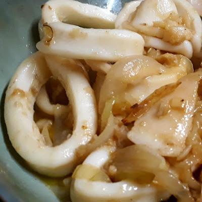 CALAMARES ENCEBOLLADOS   (APERITIVO)