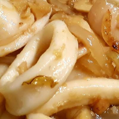 CALAMARES ENCEBOLLADOS   (APERITIVO)