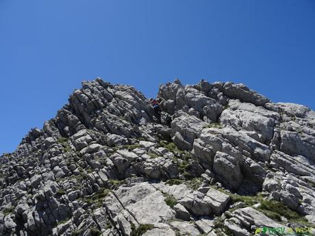 RUTA por la ARISTA del CIRBANAL desde CALDAS DE LUNA, León Destrepando de la Peñona