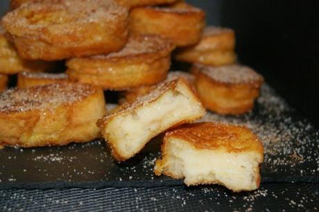 TORRIJAS DE CHOCOLATE Y VAINILLA CON NATA MONTADA