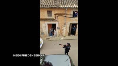 Este virus no es una guerra, es una catástrofe. Este virus no es una guerra, es una catástrofe.