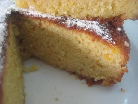 PASTEL DE NARANJA Y ALMENDRA CON JARABE DE LIMÓN
