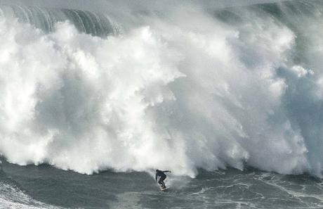 Caminar sobre las aguas.    Walking on water.    在水上行走