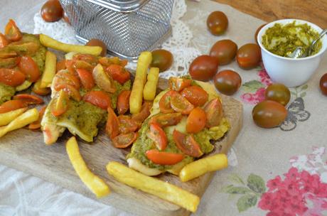 POLLO CON QUESO, PESTO Y TOMATE CHERRY  (RECETA SALUDABLE)