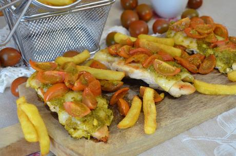 POLLO CON QUESO, PESTO Y TOMATE CHERRY  (RECETA SALUDABLE)