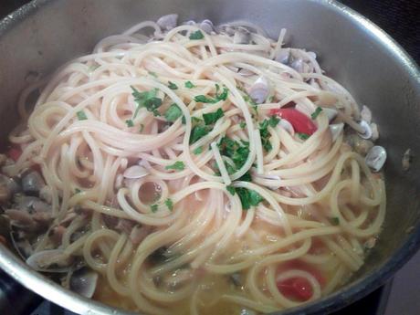 Espaguetis con coquinas – Spaghetti con le telline